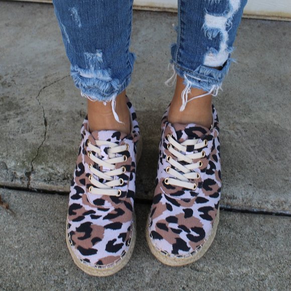 🚨END OF SUMMER SALE// leopard print Sneaker - Picture 5 of 8